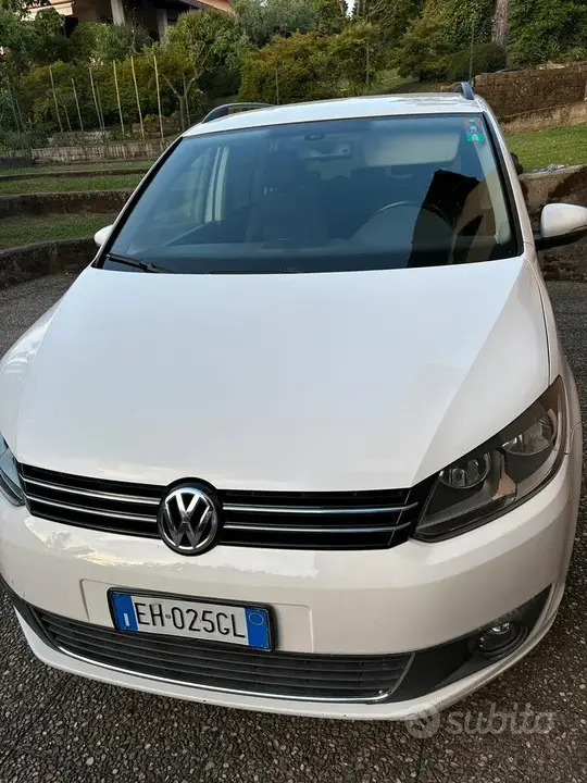 Volkswagen Touran 2011 photo 2