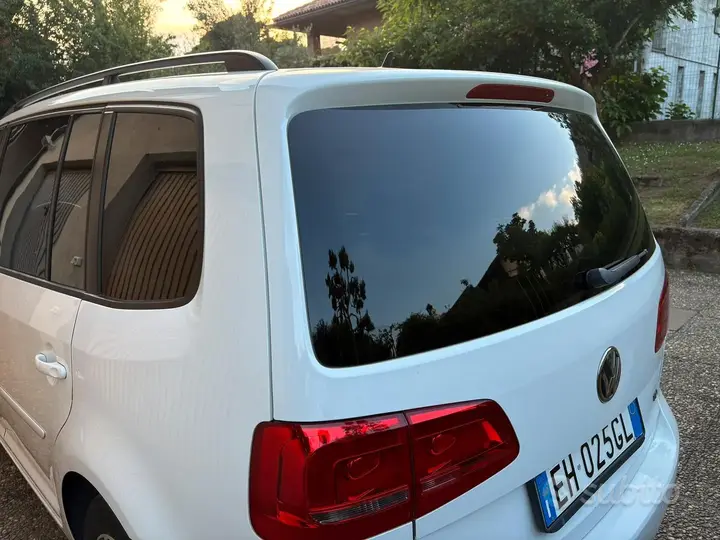 Volkswagen Touran 2011 photo 4