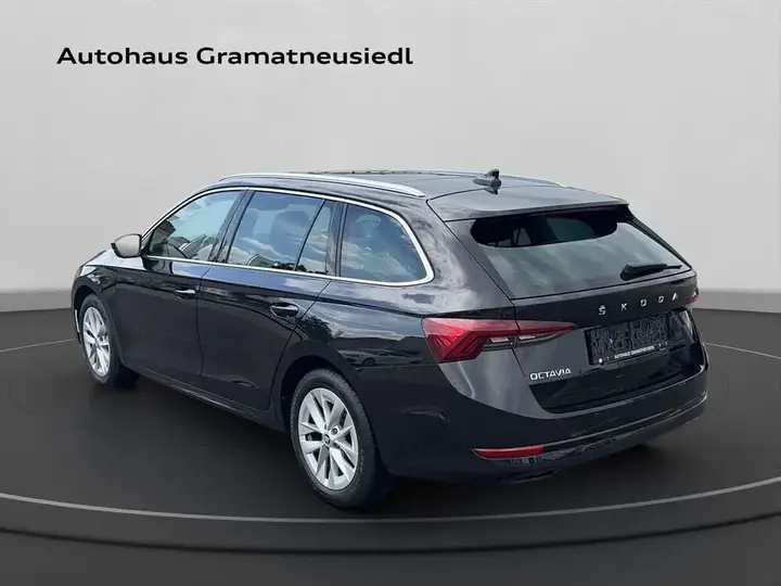 Skoda Octavia Combi 2023 photo 3