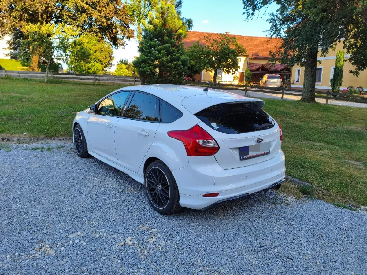 Ford Focus 2013 photo 3