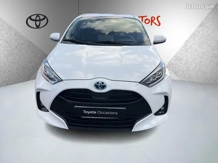 Toyota Yaris 2023 photo 2