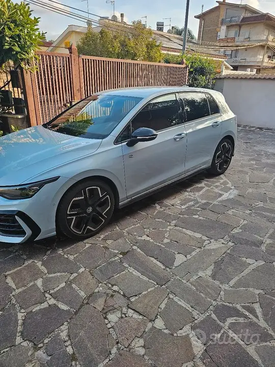 Volkswagen Golf 2025 photo 2