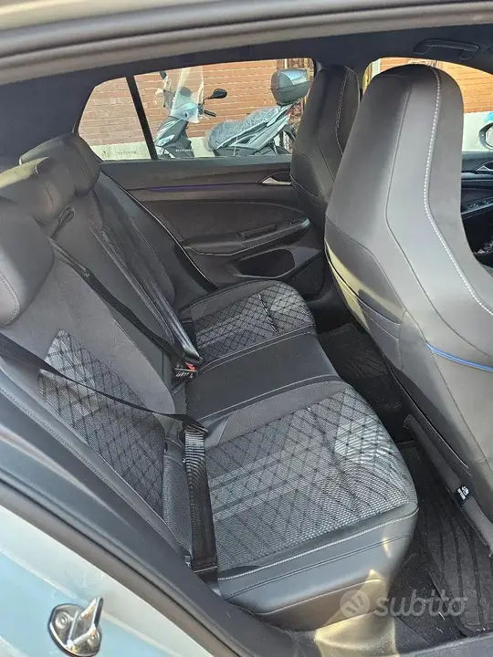 Volkswagen Golf 2025 photo 4