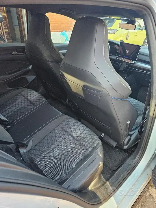 Volkswagen Golf 2025 photo 5
