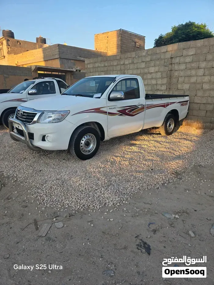 Toyota Hilux 2013 photo 2