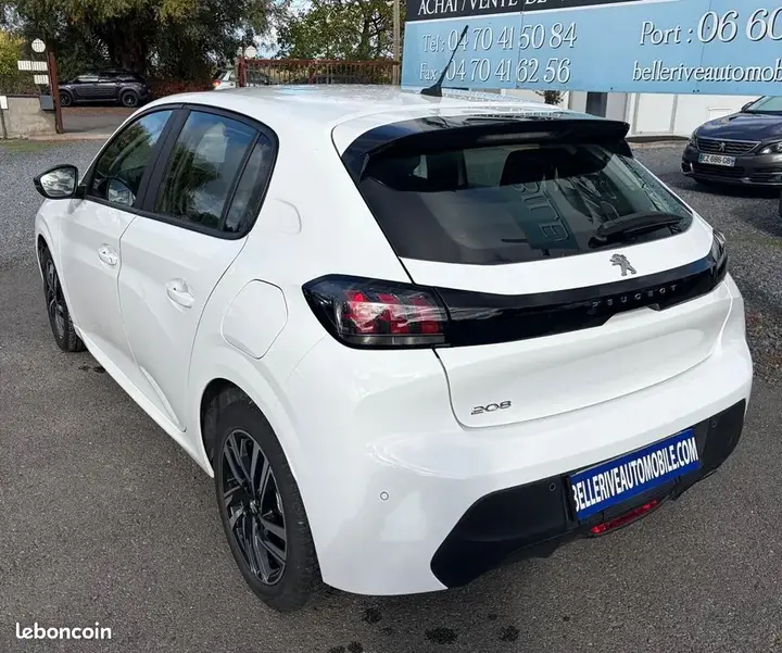 Peugeot 208 2023 photo 3