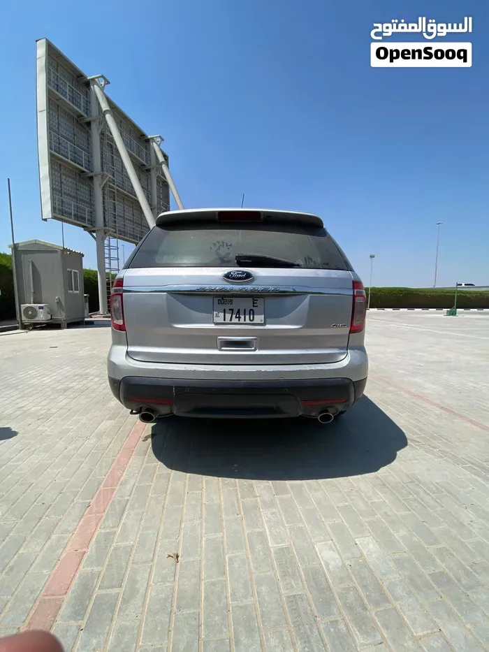 Ford Explorer 2013 photo 2