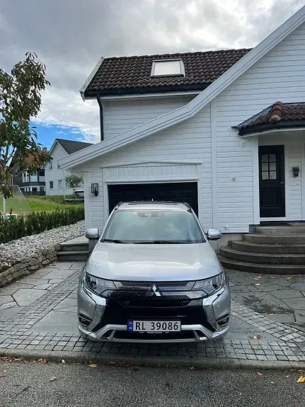 Mitsubishi Outlander 2019 photo 2