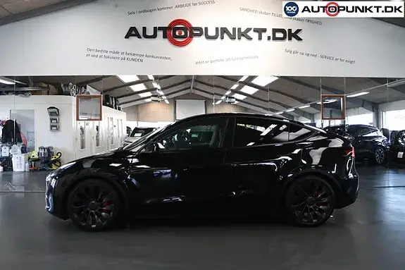 Tesla Model Y 2023 photo 3