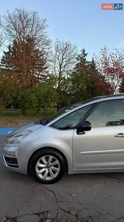 Citroen Grand C4 Picasso 2011 photo 4