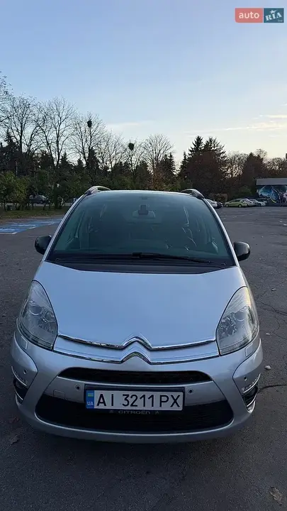 Citroen Grand C4 Picasso 2011 photo 2