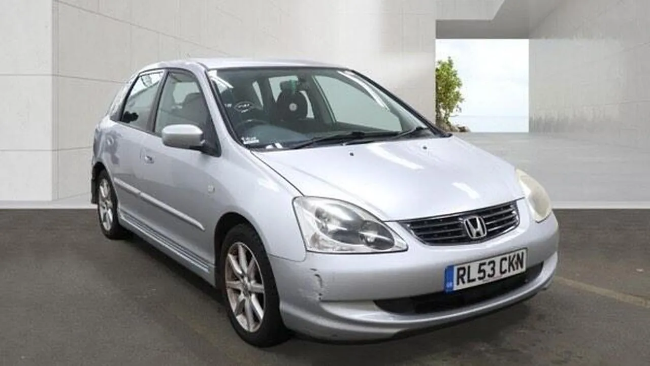 Honda Civic 2004 photo 2