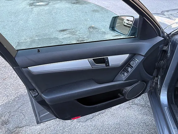 Mercedes-Benz C220 2012 photo 5
