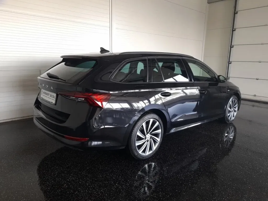 Skoda Octavia 2023 photo 2