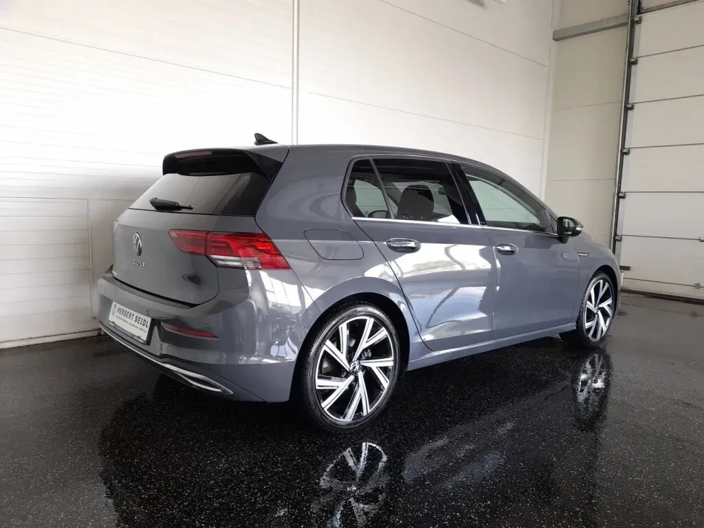 Volkswagen Golf 2022 photo 2