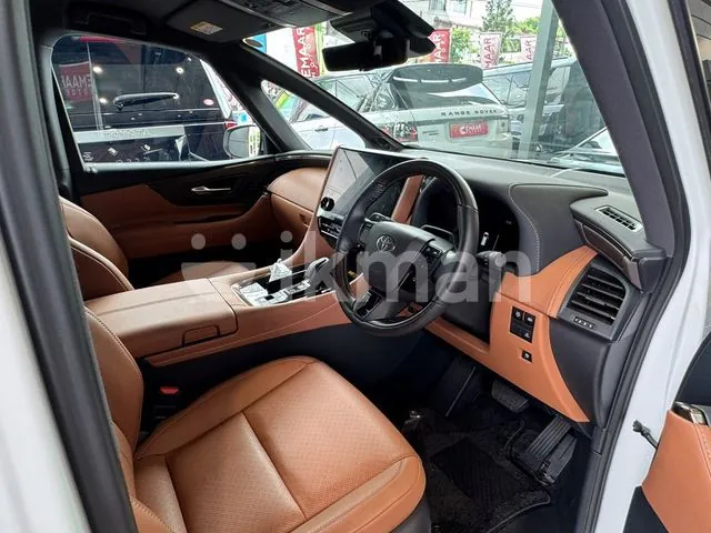Toyota Vellfire 2024 photo 2