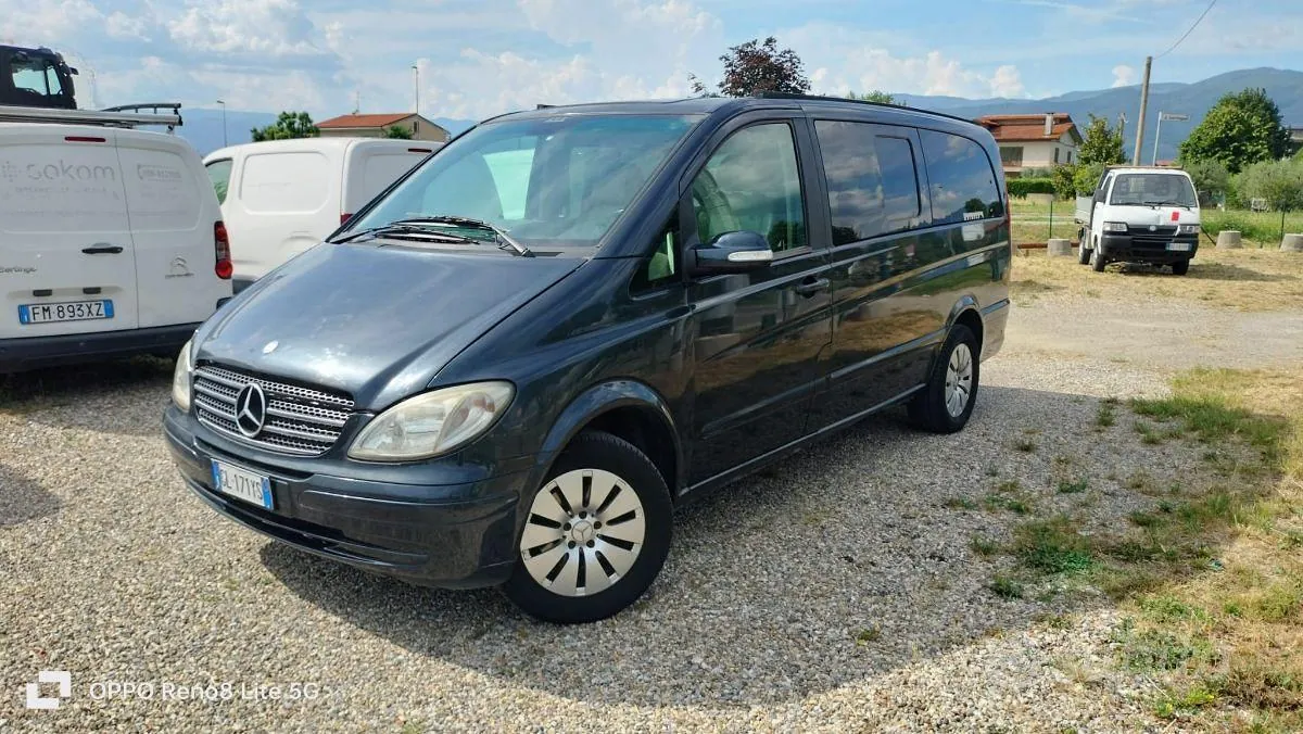 Mercedes-Benz Viano 2009 photo 2