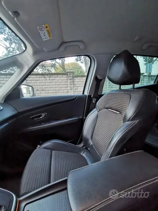 Renault Scenic 2018 photo 2