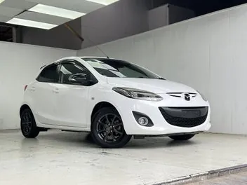 Mazda Demio 2013 photo 2