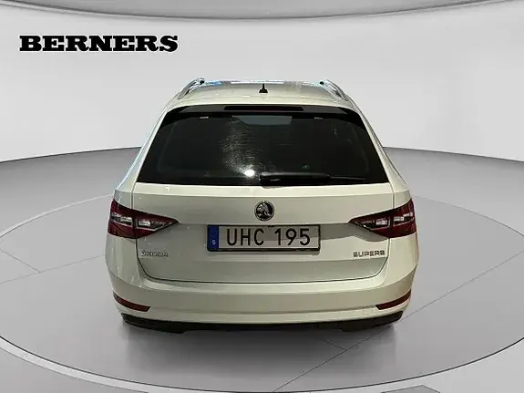 Skoda Superb 2016 photo 4