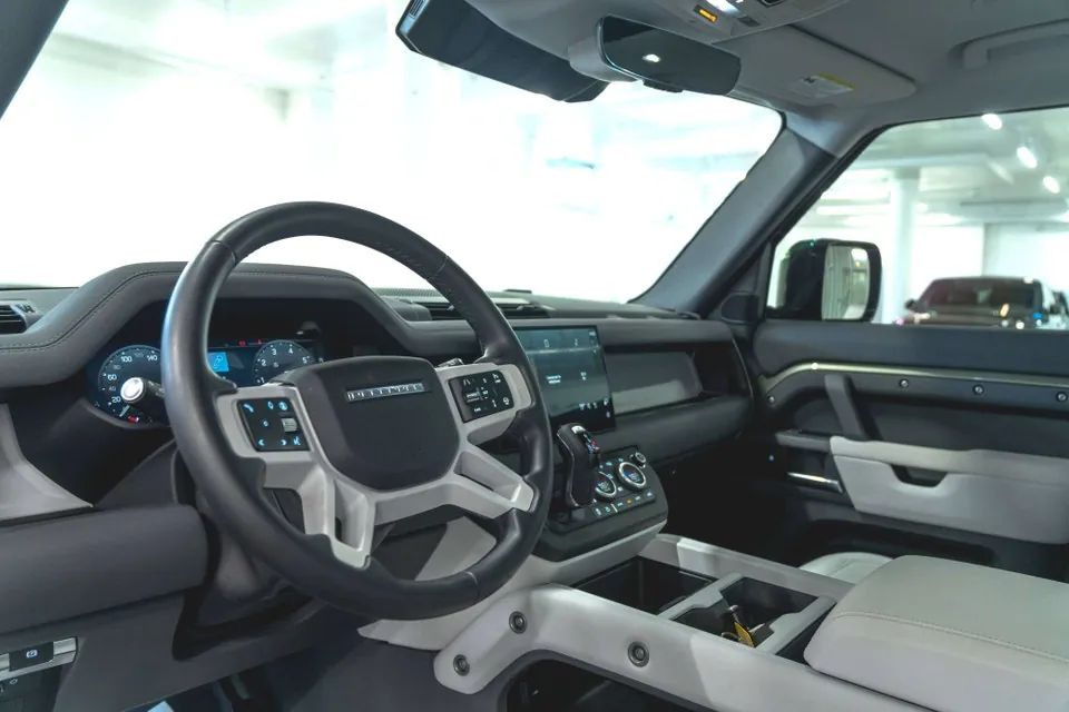 Land Rover Defender 2025 photo 2