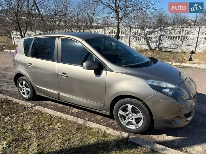 Renault Scenic 2011 photo 2