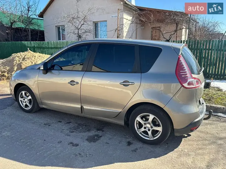 Renault Scenic 2011 photo 3