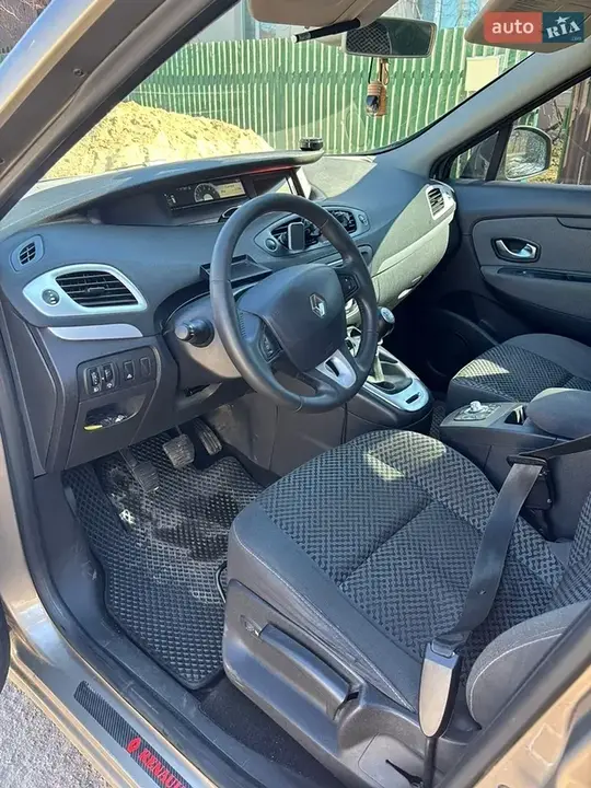 Renault Scenic 2011 photo 5