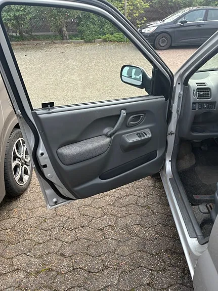 Suzuki Ignis 2001 photo 4