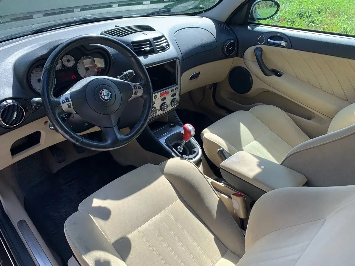 Alfa Romeo 147 2009 photo 2