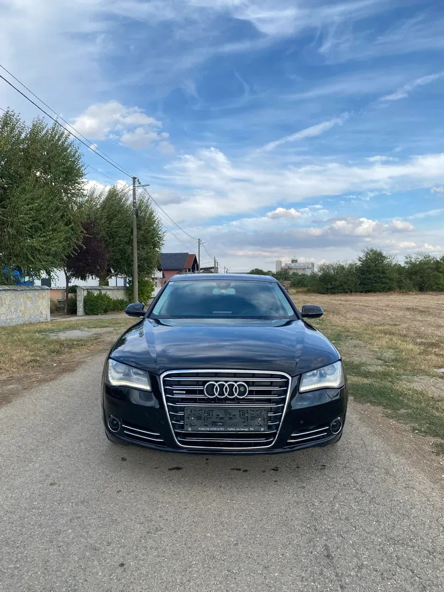 Audi A8 2010 photo 2
