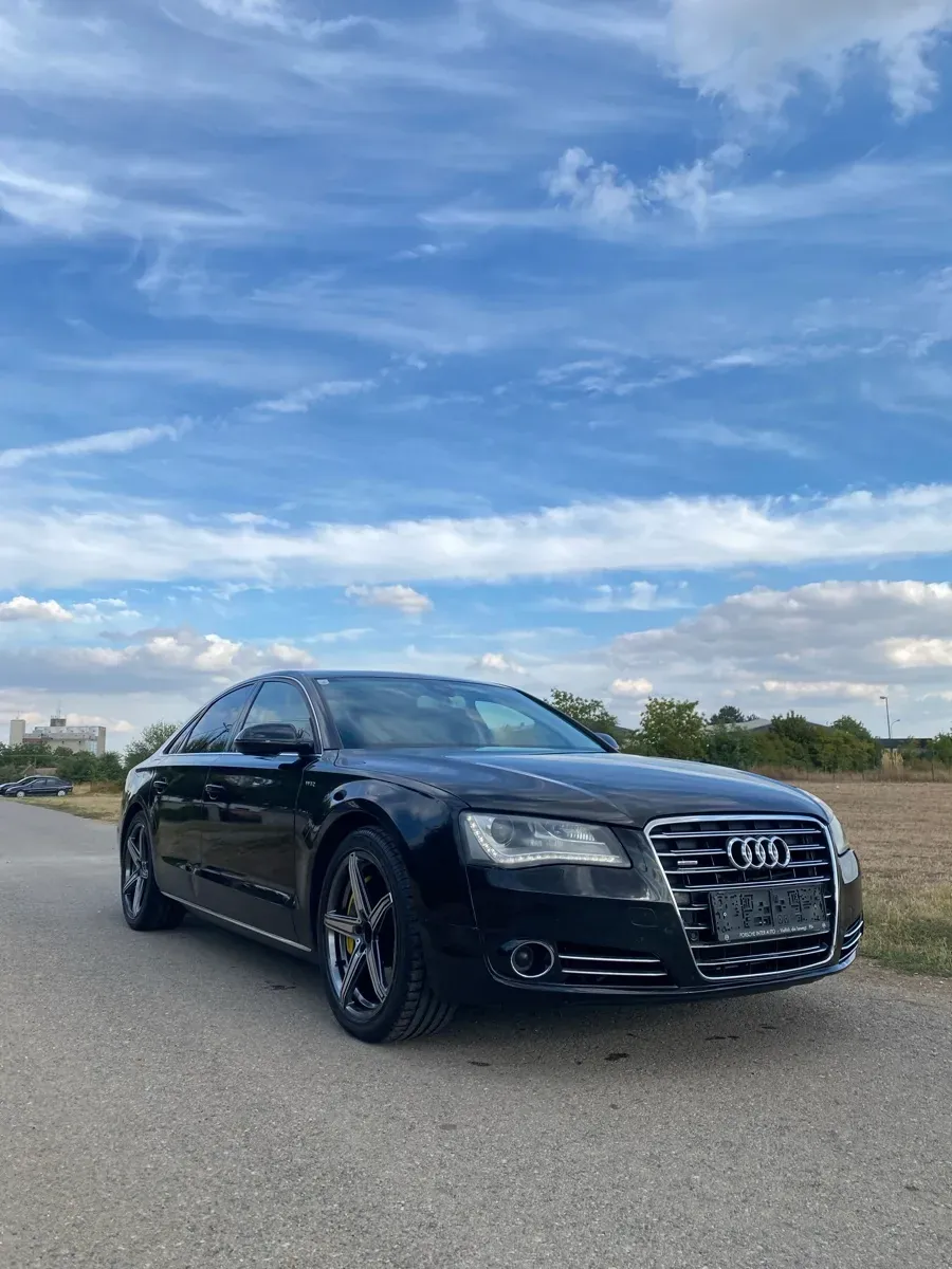 Audi A8 2010 photo 3