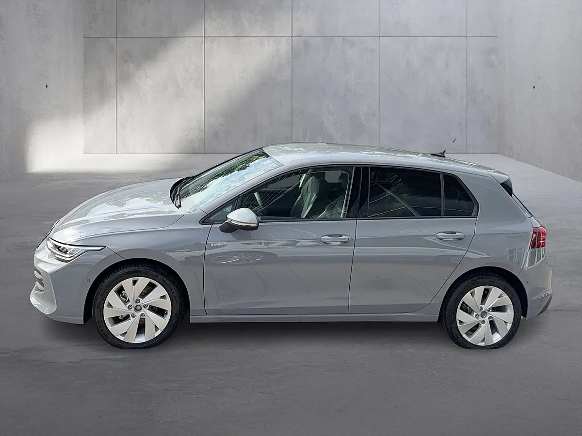 Volkswagen Golf 2026 photo 2