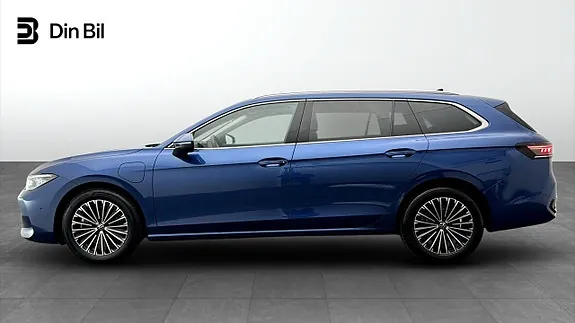 Volkswagen Passat 2025 photo 2