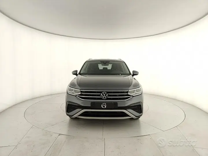 Volkswagen Tiguan Allspace 2022 photo 2