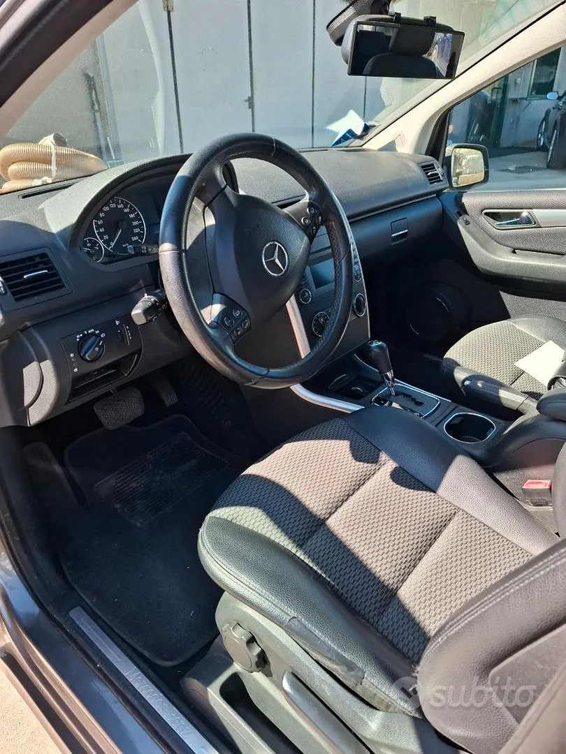 Mercedes-Benz A-Class 2011 photo 5