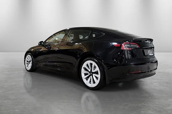 Tesla Model 3 2023 photo 4