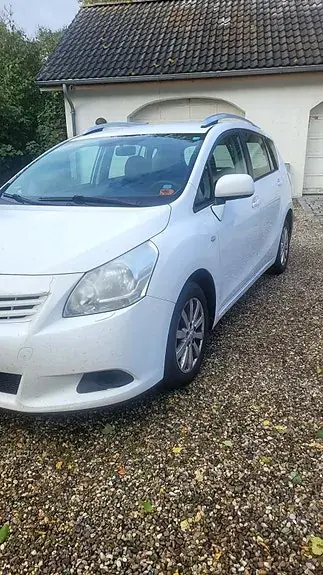 Toyota Verso 2012 photo 2