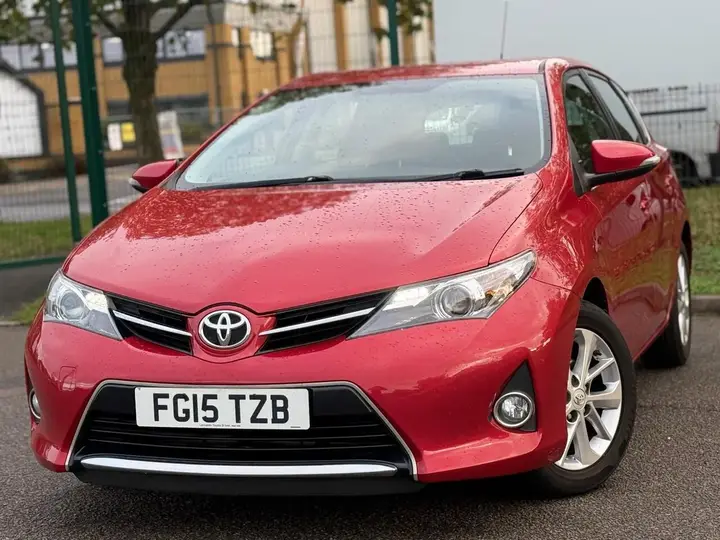 Toyota Auris 2015 photo 3
