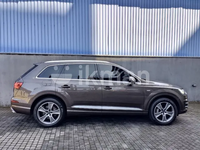 Audi Q7 2017 photo 2