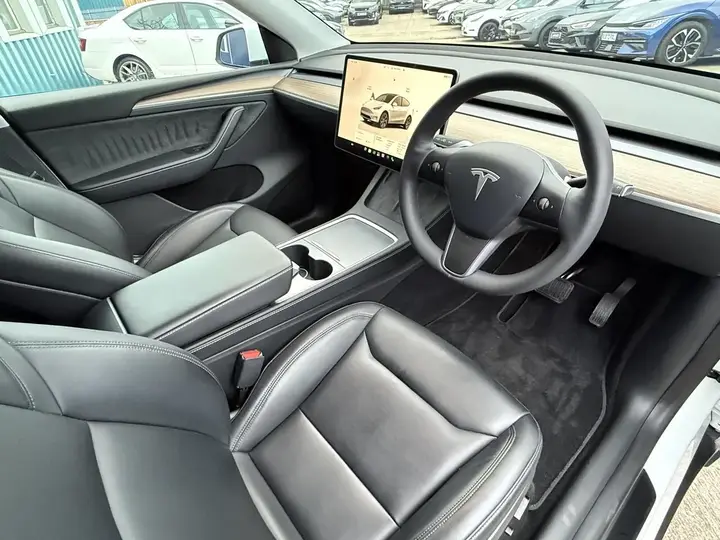 Tesla Model Y 2024 photo 3
