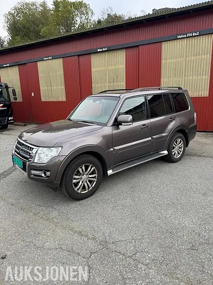 Mitsubishi Pajero 2016 photo 2