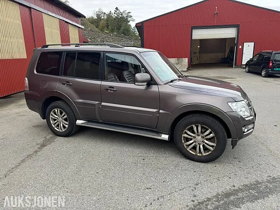 Mitsubishi Pajero 2016 photo 3