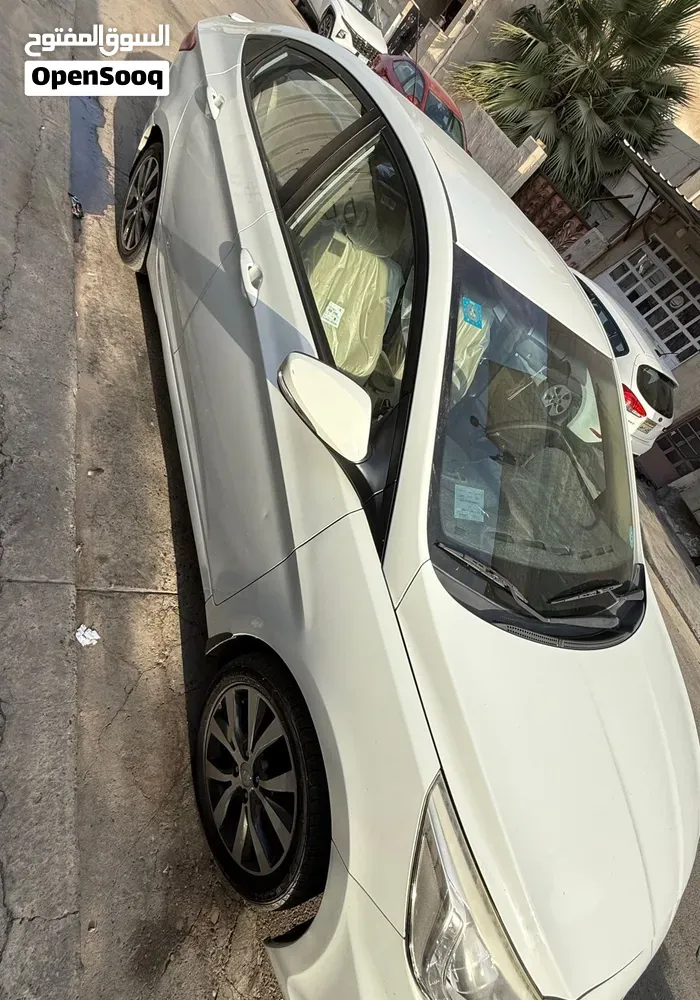 Hyundai Accent 2015 photo 2