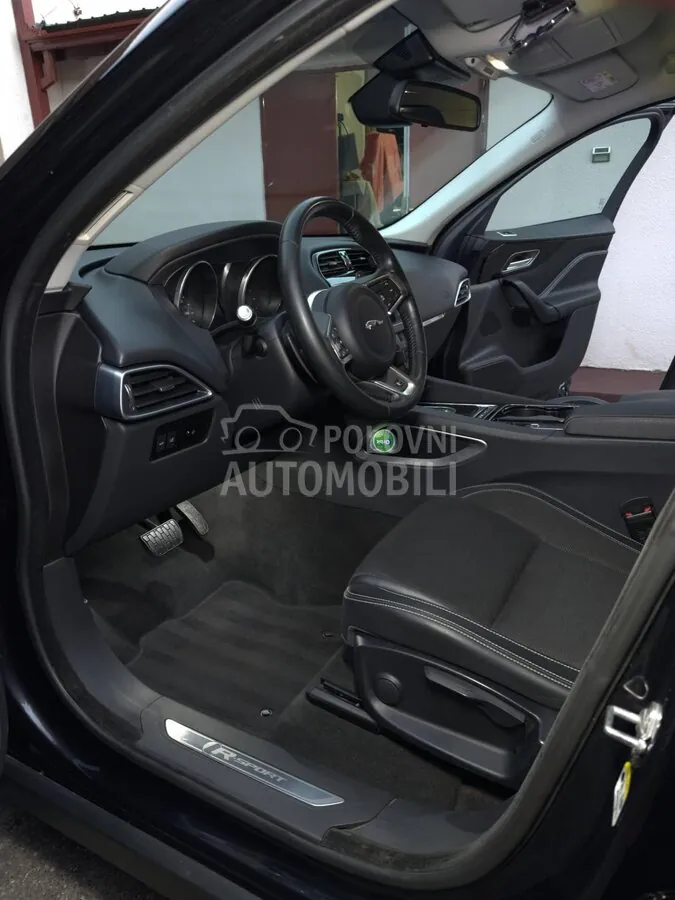 Jaguar F-Pace 2017 photo 2