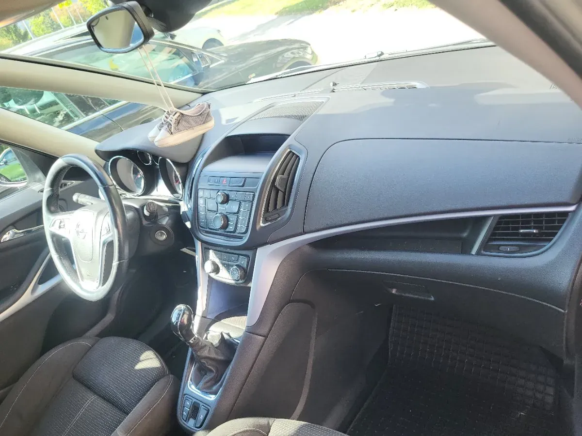 Opel Zafira Tourer 2015 photo 2