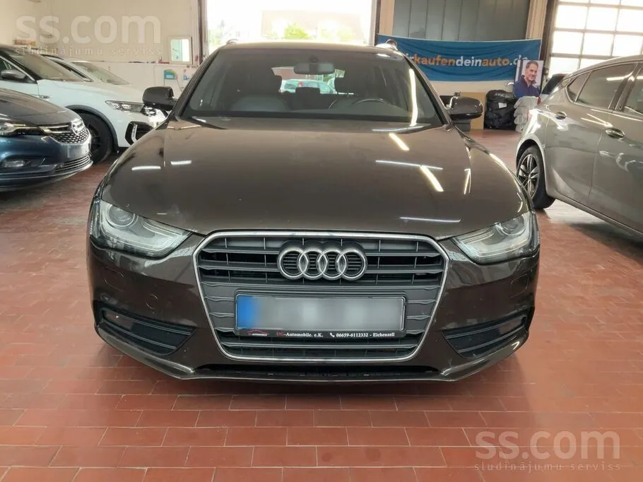 Audi A4 2012 photo 2
