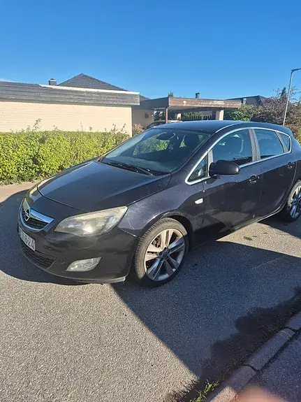 Opel Astra 2010 photo 4