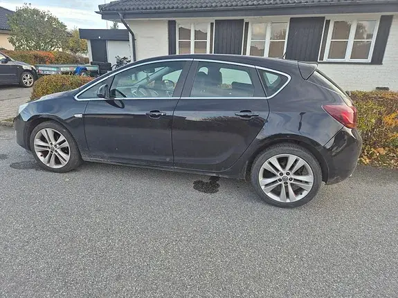 Opel Astra 2010 photo 3