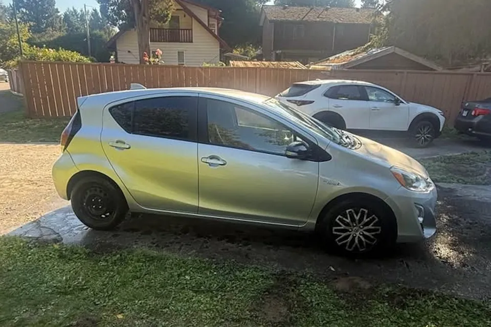 Toyota Prius C 2016 photo 2